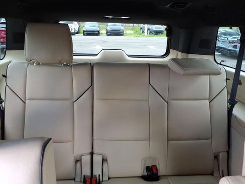 Used 2021 Cadillac Escalade ESV Premium Luxury w/ Performance Package AWD/4WD image 17