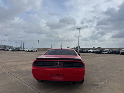 Used 2014 Dodge Challenger R/T RWD image 18