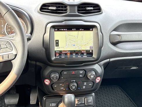 Used 2023 Jeep Renegade Latitude AWD/4WD image 10