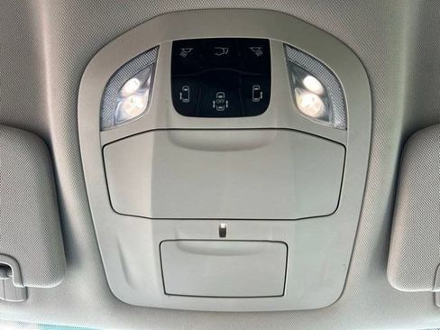 Used 2024 Chrysler Pacifica Touring-L FWD image 37