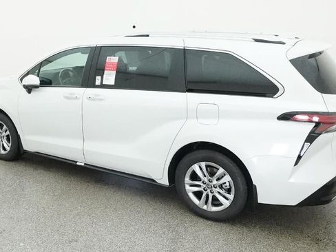 New 2026 Toyota Sienna Limited FWD image 4