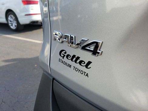 Used 2021 Toyota RAV4 XLE image 6