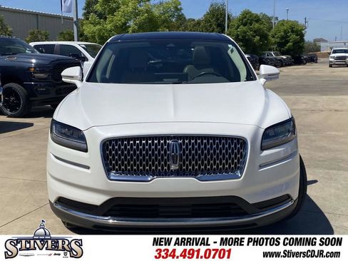Used 2022 Lincoln Nautilus Reserve AWD/4WD image 2