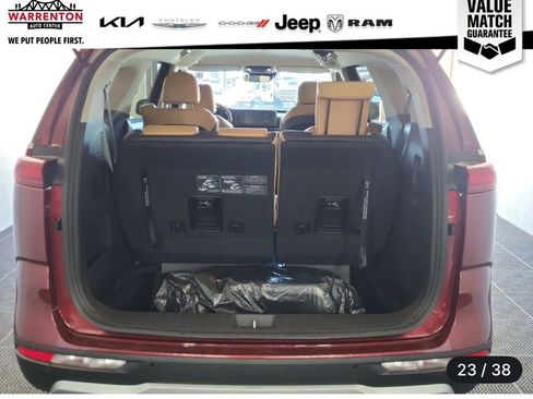 Used 2022 Kia Carnival LX image 4