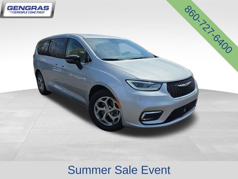 Certified 2024 Chrysler Pacifica Limited FWD image 1