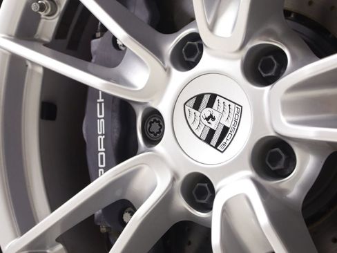 Used 2025 Porsche 911 Carrera RWD image 19