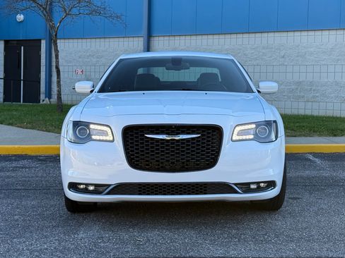 Used 2015 Chrysler 300 S image 2