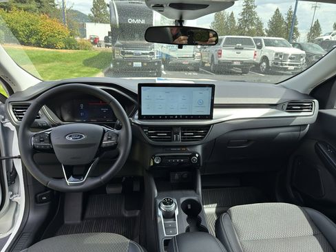New 2025 Ford Escape SE image 19
