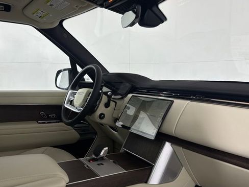 New 2025 Land Rover Range Rover SE image 21