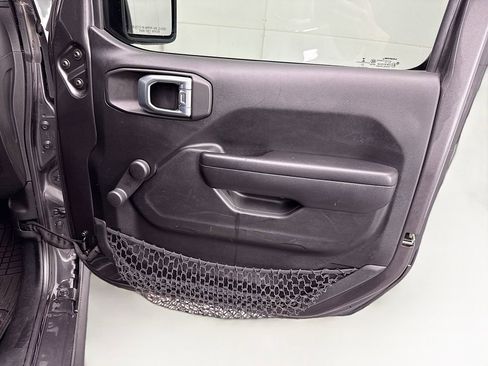 Used 2021 Jeep Gladiator Sport image 23