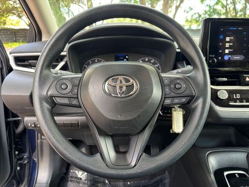 Used 2025 Toyota Corolla LE FWD image 25