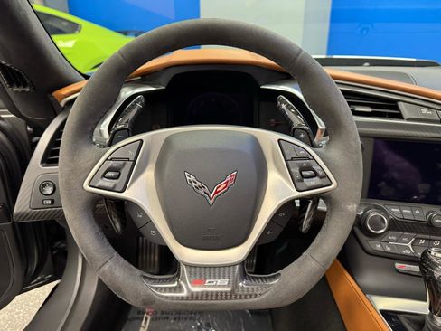 Used 2015 Chevrolet Corvette Z06 w/ 3LZ Preferred Equipment Group RWD image 18