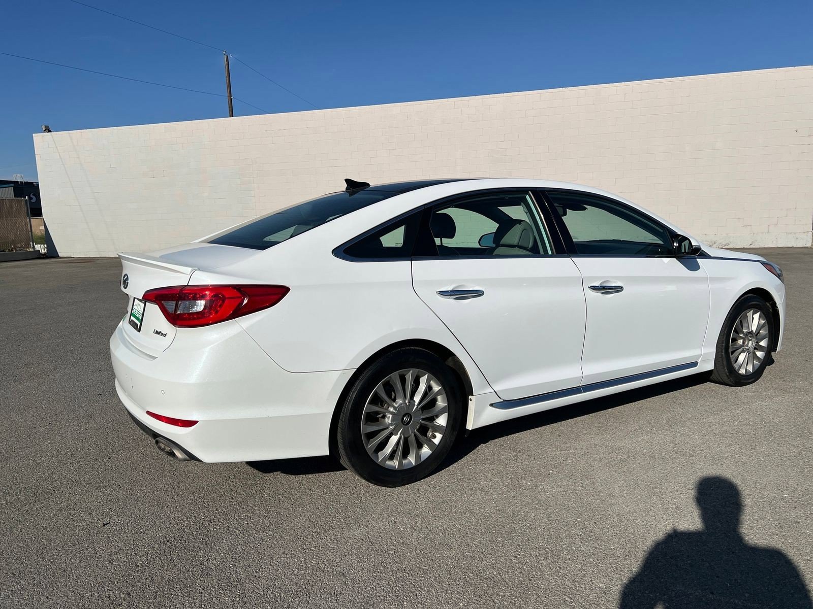 Used 2015 Hyundai Sonata Limited w/ Option Group 06 FWD image 3