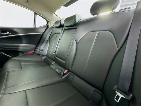 Used 2025 Genesis G70 2.5T image 21