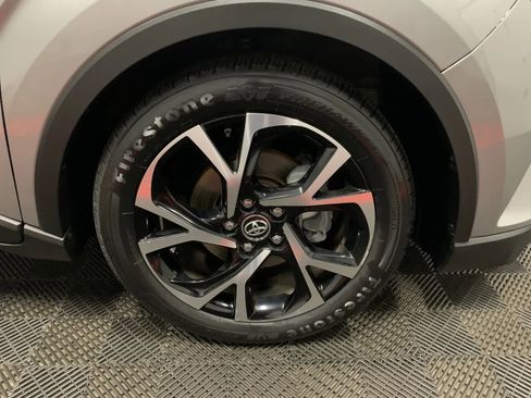 Used 2018 Toyota C-HR XLE image 18