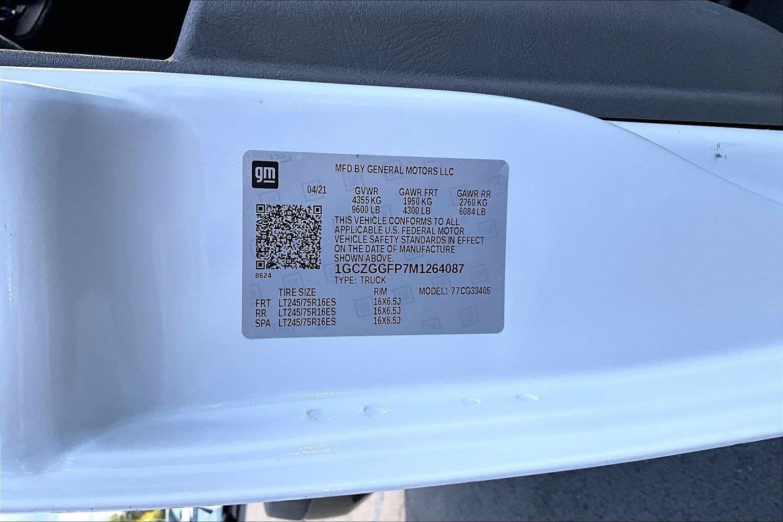 Used 2021 Chevrolet Express 3500 w/ Driver Convenience Package RWD image 20