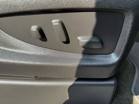 Used 2018 Chevrolet Suburban Premier image 25