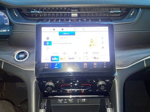 New 2025 Jeep Grand Cherokee L Limited w/ Black Appearance Package image 15