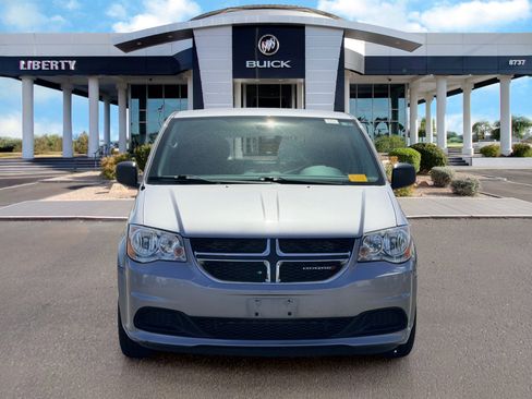 Used 2019 Dodge Grand Caravan SE w/ UConnect Hands-Free Group FWD image 8