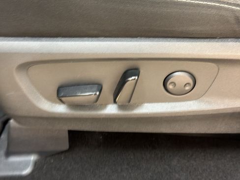 Used 2025 Nissan Pathfinder SV AWD/4WD image 16