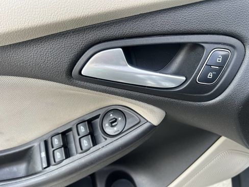 Used 2017 Ford Focus SE image 23