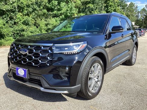 New 2026 Ford Explorer Platinum RWD image 3