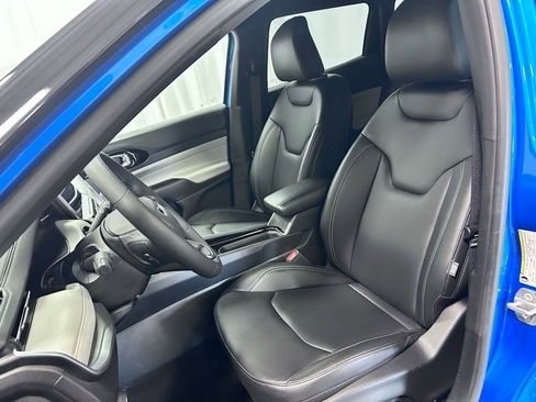 Used 2025 Jeep Compass Limited AWD/4WD image 8