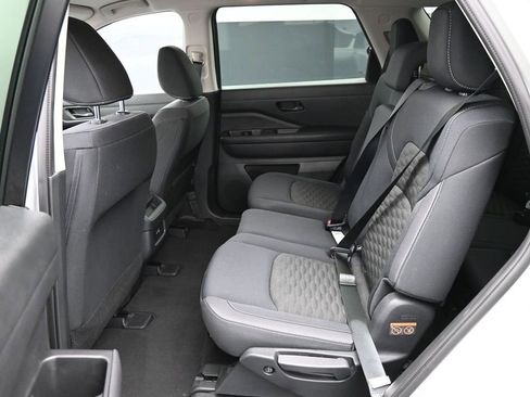 Used 2024 Nissan Pathfinder S image 12