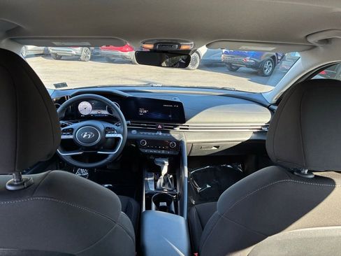 Used 2023 Hyundai Elantra SEL w/ Convenience Package image 14