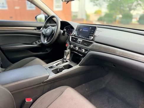 Used 2018 Honda Accord LX image 12