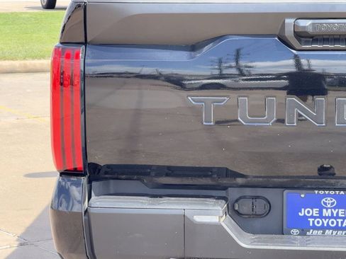Used 2022 Toyota Tundra SR5 w/ SR5 Premium Package RWD image 10