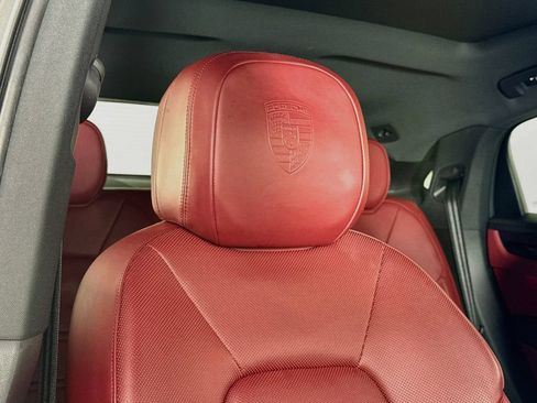 Certified 2023 Porsche Cayenne Coupe AWD/4WD image 23