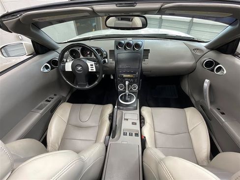 Used 2004 Nissan 350Z Touring RWD image 18