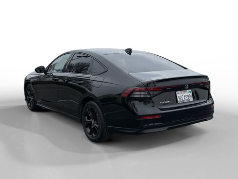 Certified 2025 Honda Accord SE image 3