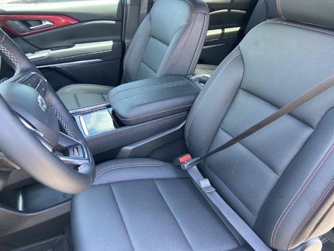 Used 2026 Chevrolet Traverse Z71 w/ LPO, Floor Liner Package AWD/4WD image 16