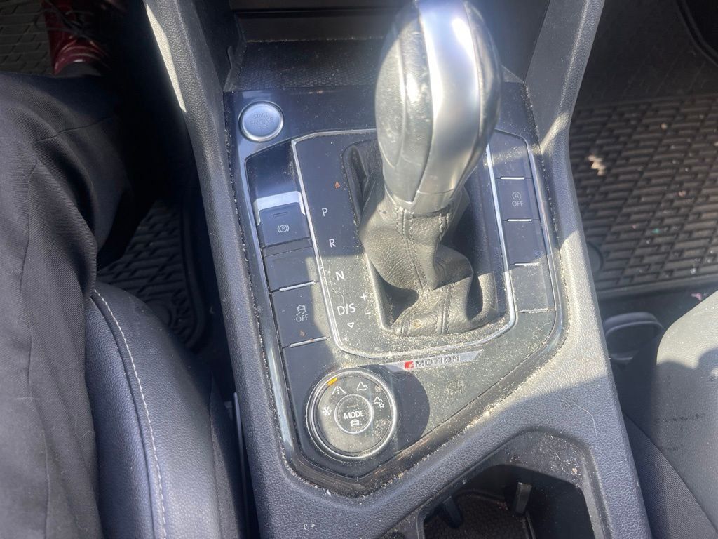 Used 2018 Volkswagen Tiguan SE AWD/4WD image 20