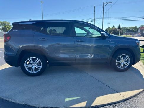 Used 2024 GMC Terrain SLE FWD image 8