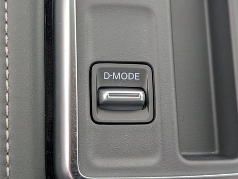 New 2026 Nissan Pathfinder Platinum FWD image 16