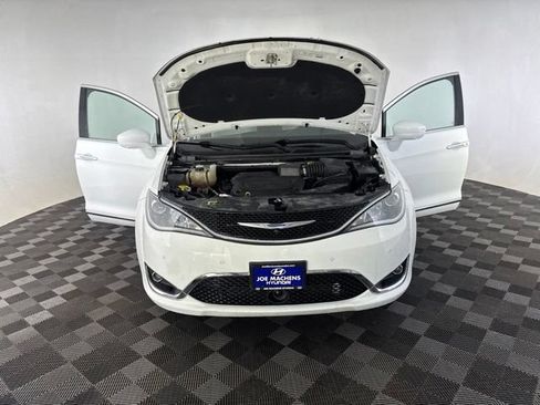Used 2020 Chrysler Pacifica Touring-L Plus w/ Tire & Wheel Group FWD image 13