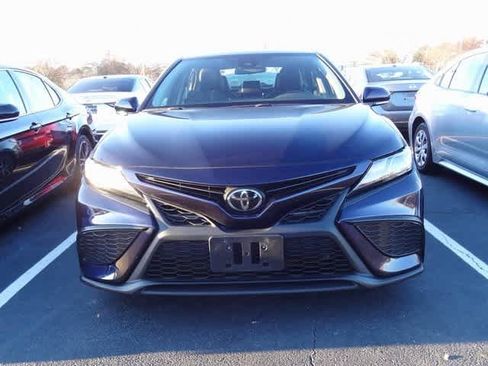 Used 2022 Toyota Camry SE image 2