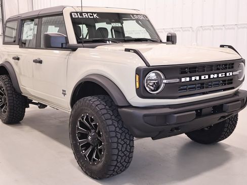 New 2026 Ford Bronco 4-Door AWD/4WD image 3