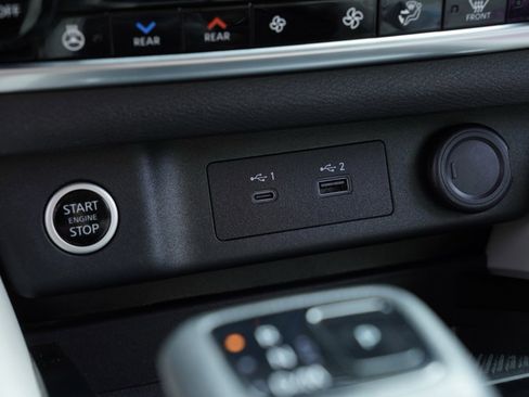 Used 2023 Nissan Rogue SL w/ SL Premium Package image 18