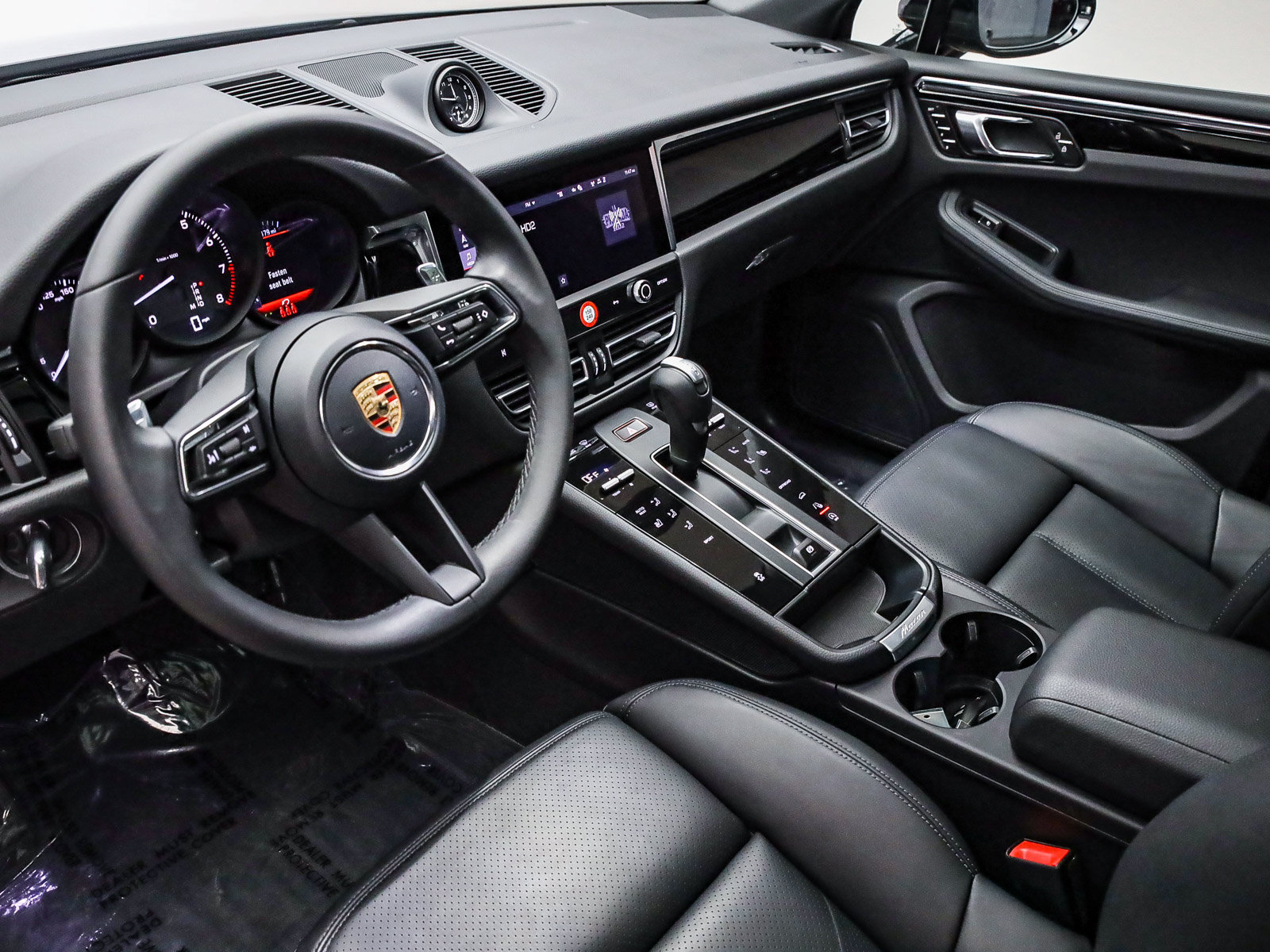 Certified 2026 Porsche Macan AWD/4WD image 4