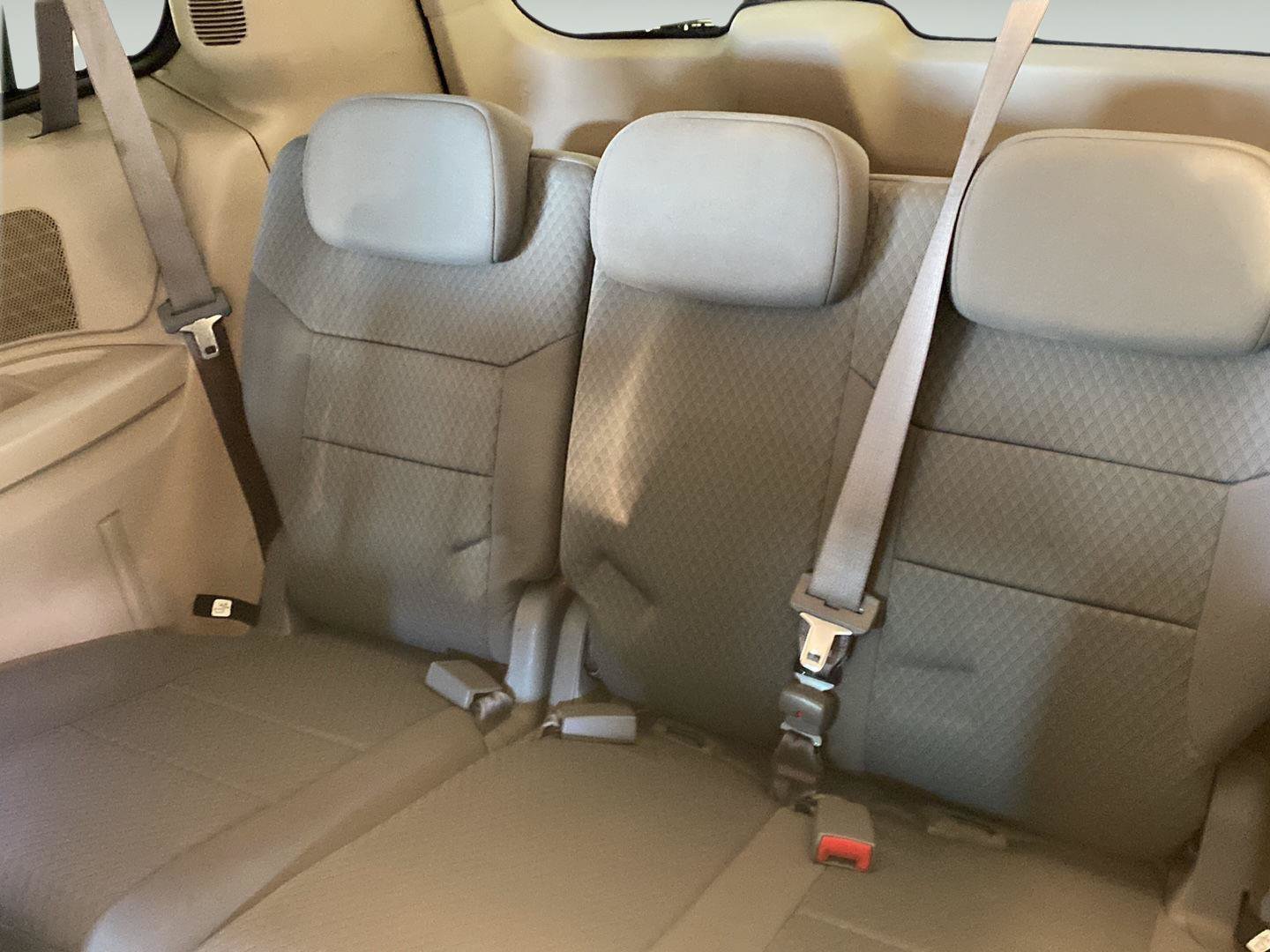 Used 2010 Chrysler Town & Country Touring FWD image 20