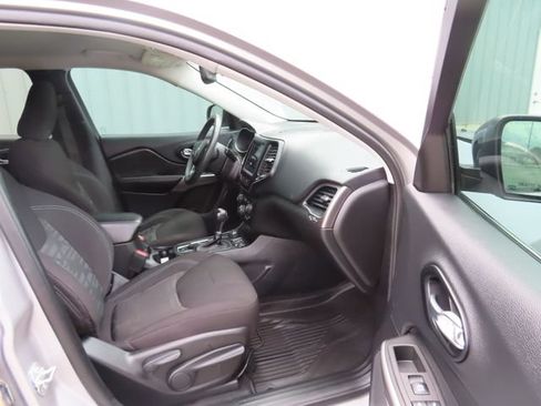Used 2022 Jeep Cherokee Latitude w/ Comfort Safety Group AWD/4WD image 24