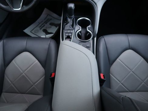 Used 2019 Toyota Camry SE image 16