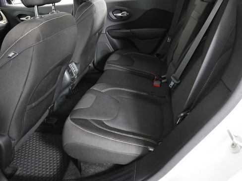 Used 2015 Jeep Cherokee Latitude w/ Cold Weather Group AWD/4WD image 17