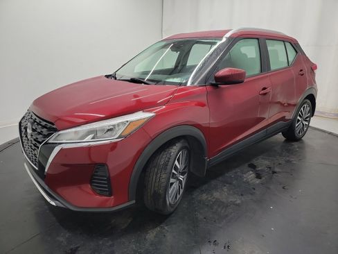 Used 2022 Nissan Kicks SV image 3