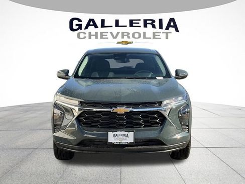 New 2026 Chevrolet Trax LS w/ LS Convenience Package FWD image 3
