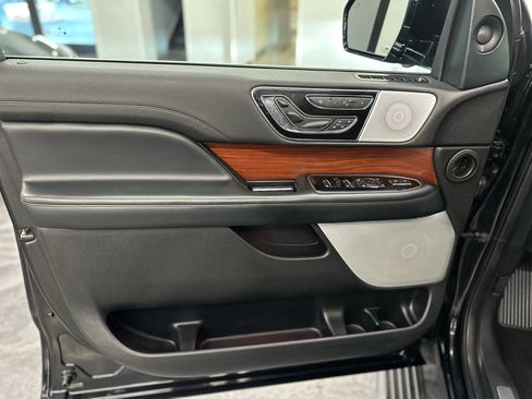 Used 2021 Lincoln Navigator Reserve w/ Luxury Package image 15